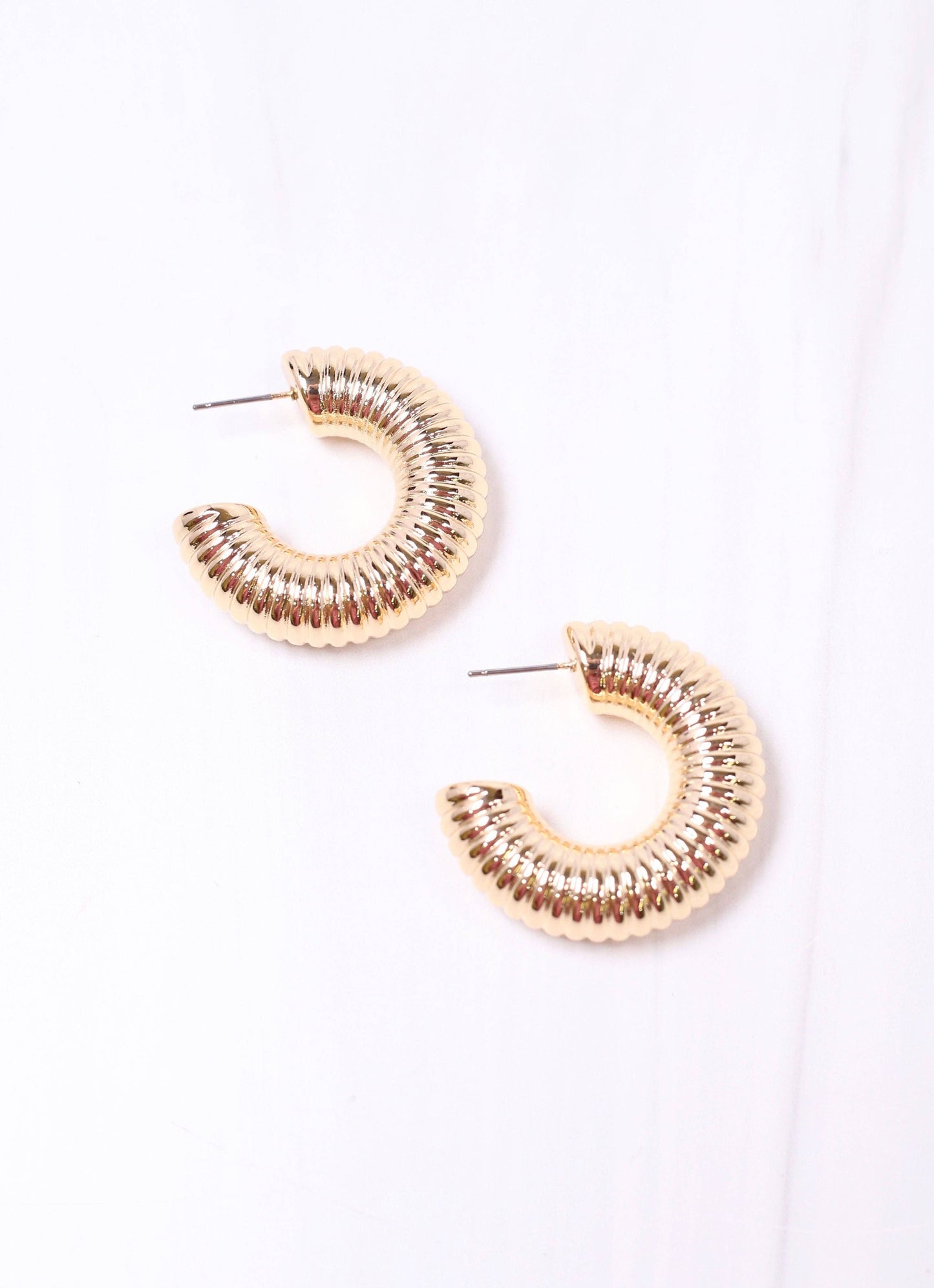 Sarelle Ribbed Hoop Earring