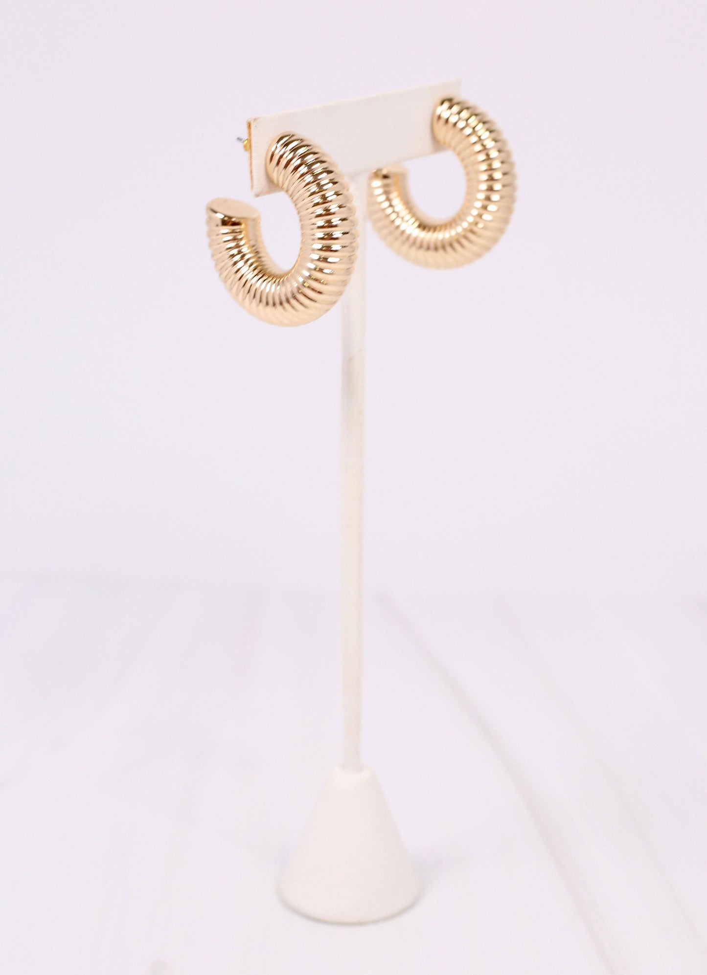 Sarelle Ribbed Hoop Earring